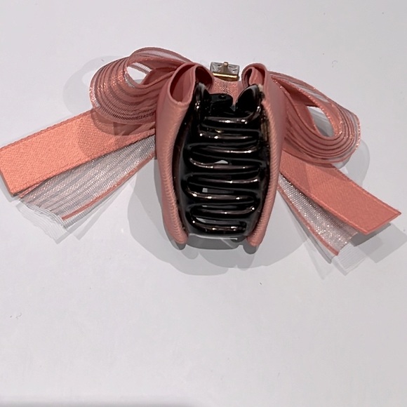 $10/2 Pink bow hair clip - Picture 2 of 2